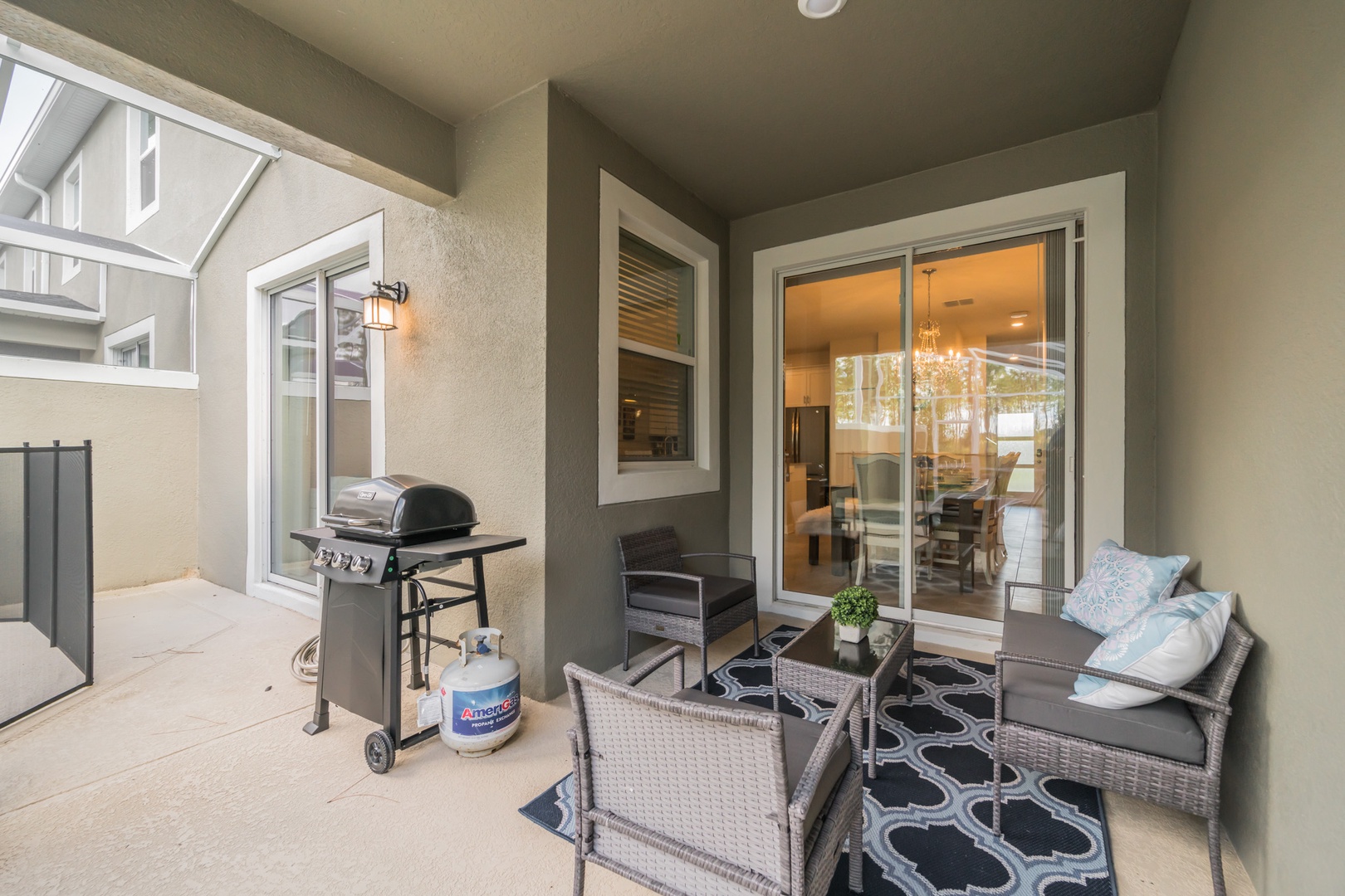 Patio dining table + Grill