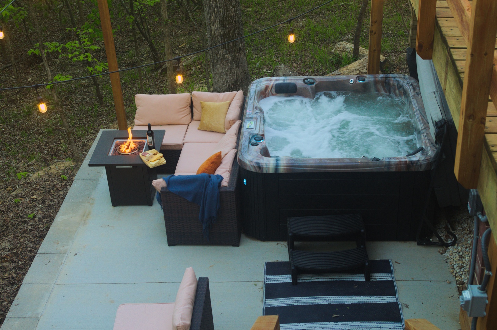 “The hot tub was awesome and well taken care of.” - April