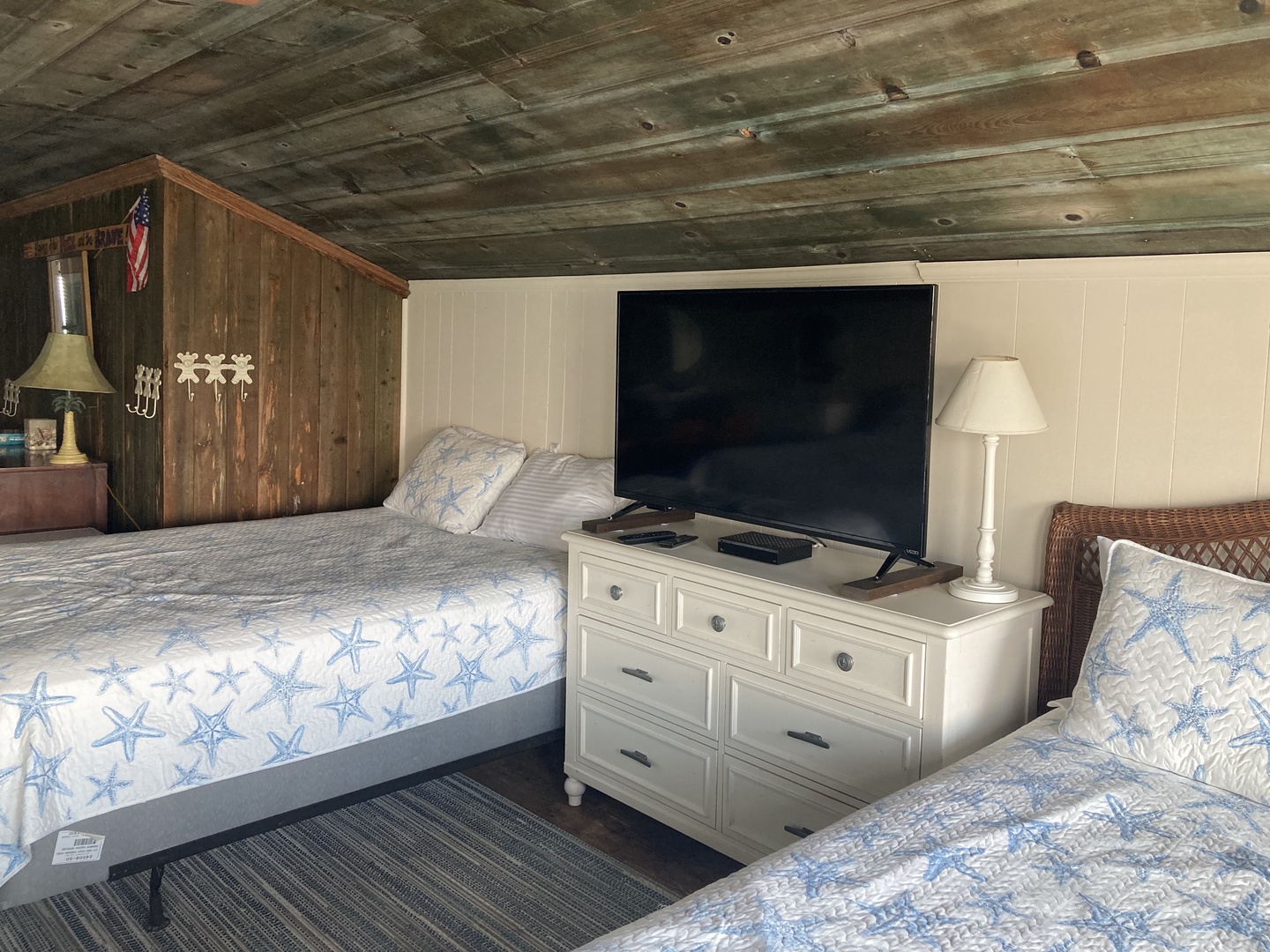 UpstairsBedroom_1C