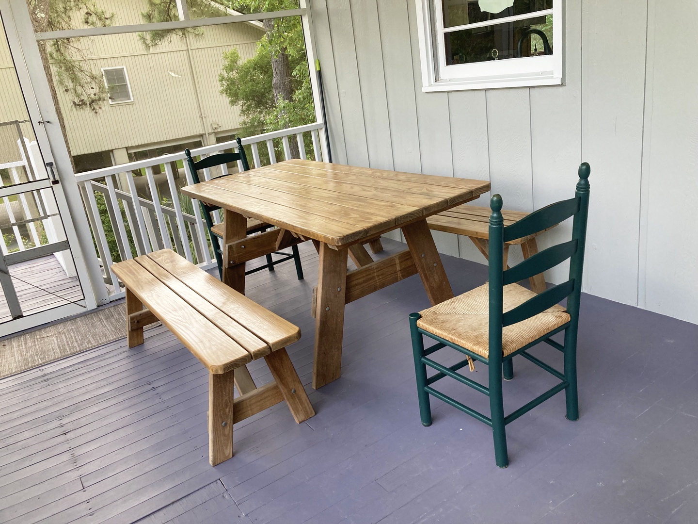 DK10_Picnic table