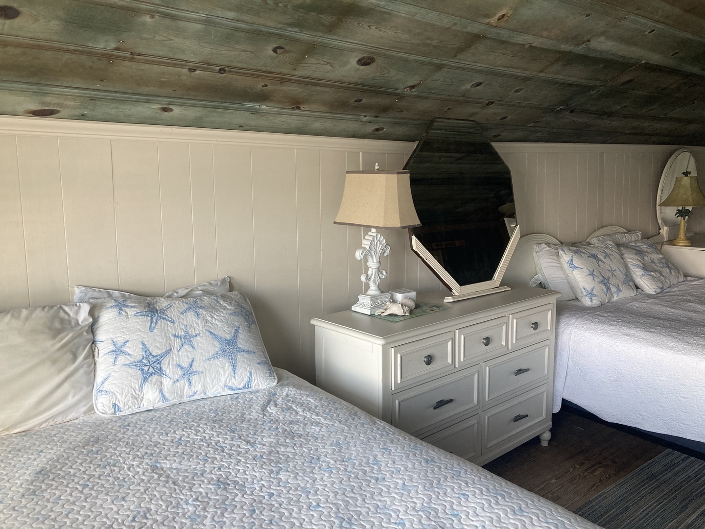 UpstairsBedroom_1A