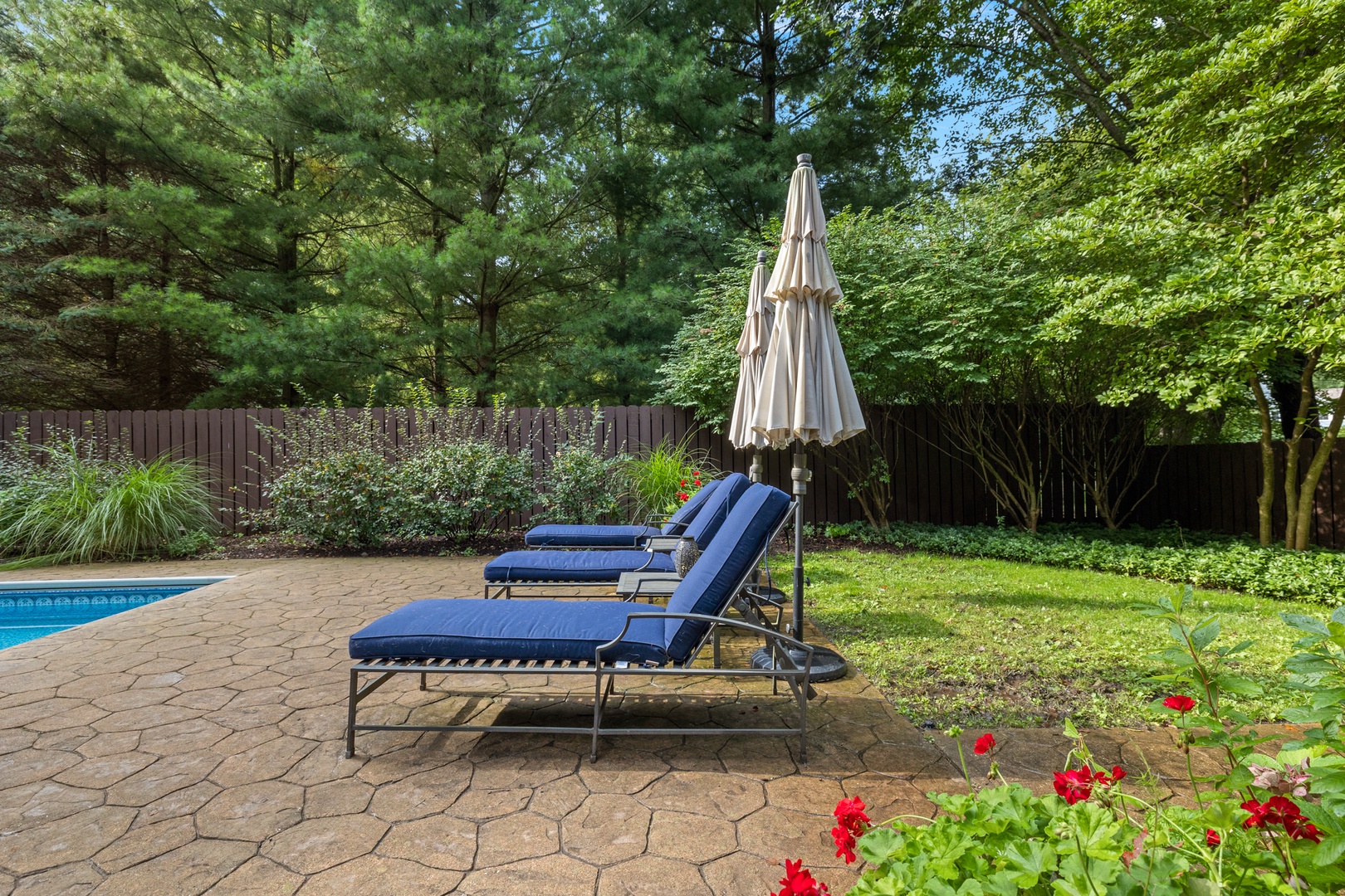 Comfortable loungers can be enjoyed with direct sun or shade with umbrellas.