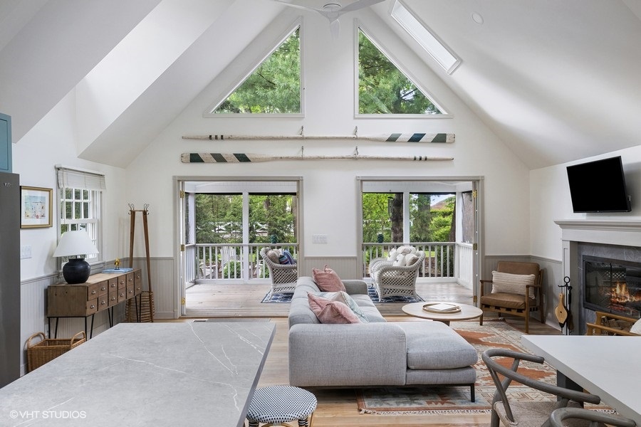 High windows and vaulted ceilings with natural light enhance the Songbird’s airy atmosphere