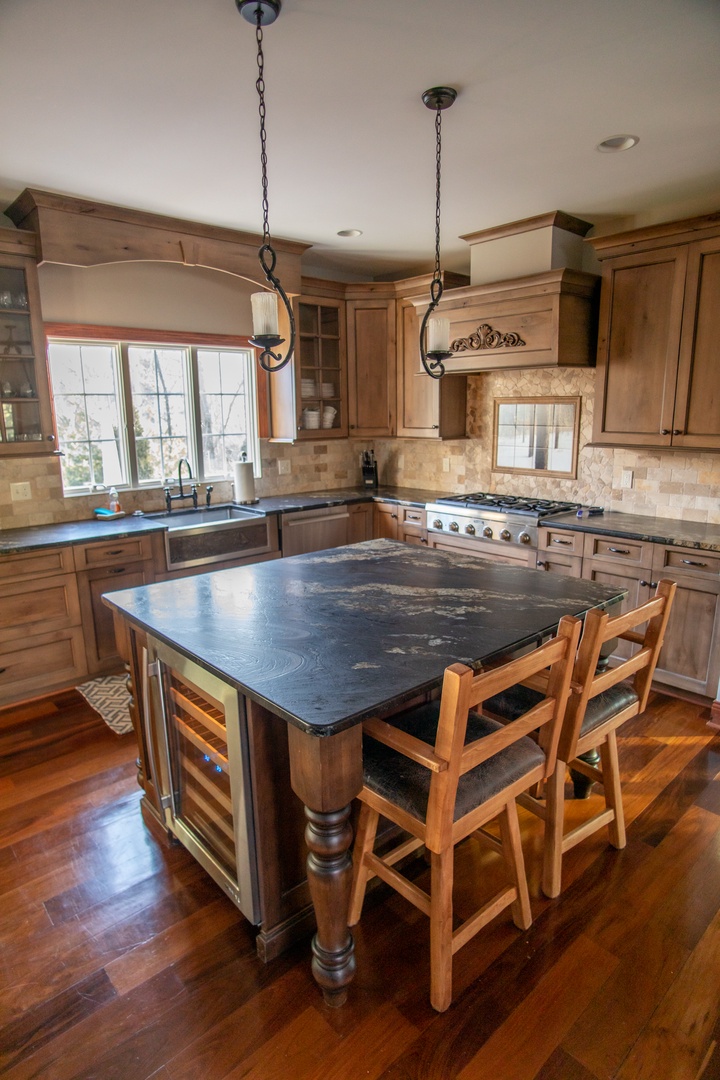 Chef’s love the kitchen that features high-end appliances and ample prep space.