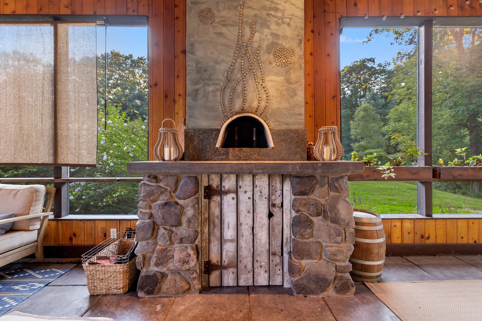 The porch’s custom wood-fired pizza oven makes casual dinner a special occasion.