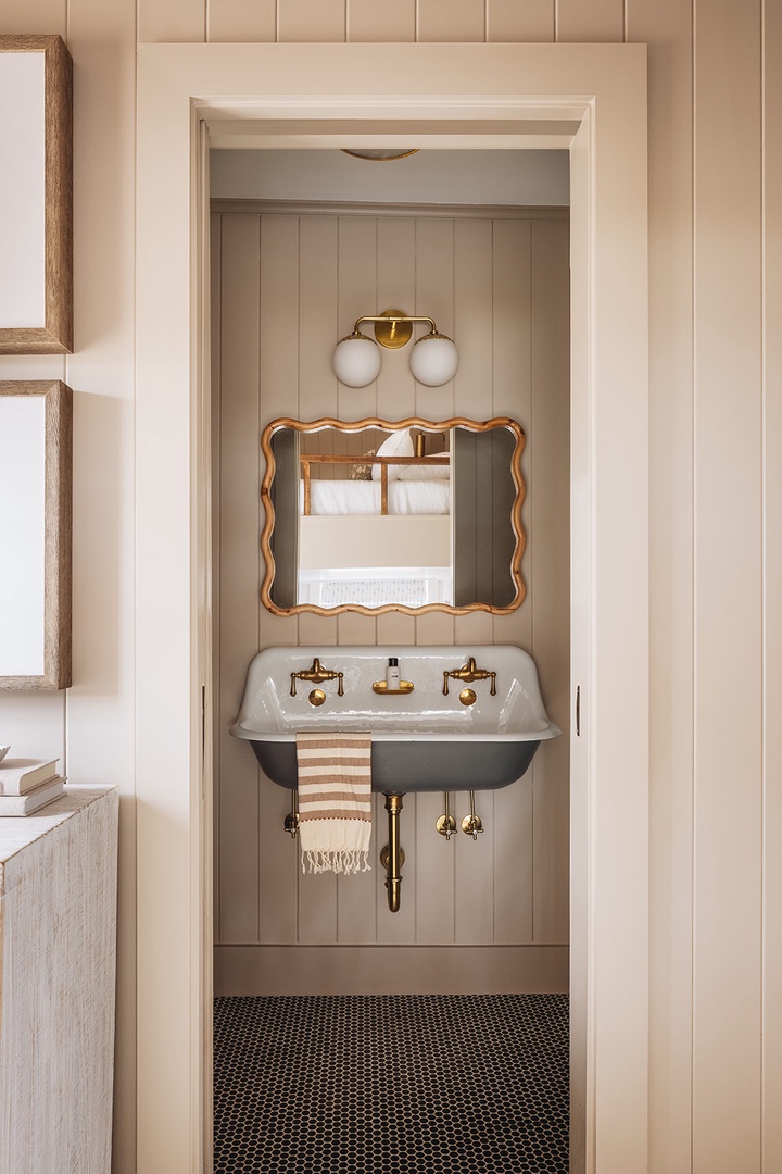 This Ensuite bathroom features a twin-fixtures sink and gorgeous decor details.