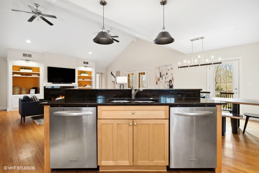 High-end appliances and ample storage make this perfect for any culinary connoisseur.