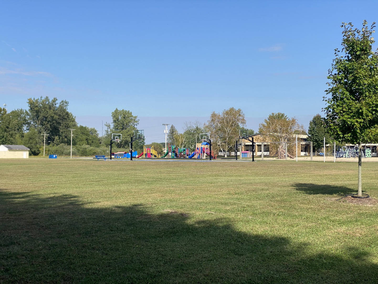 Families will love the school playground just a 1-minute walk from the homeway.