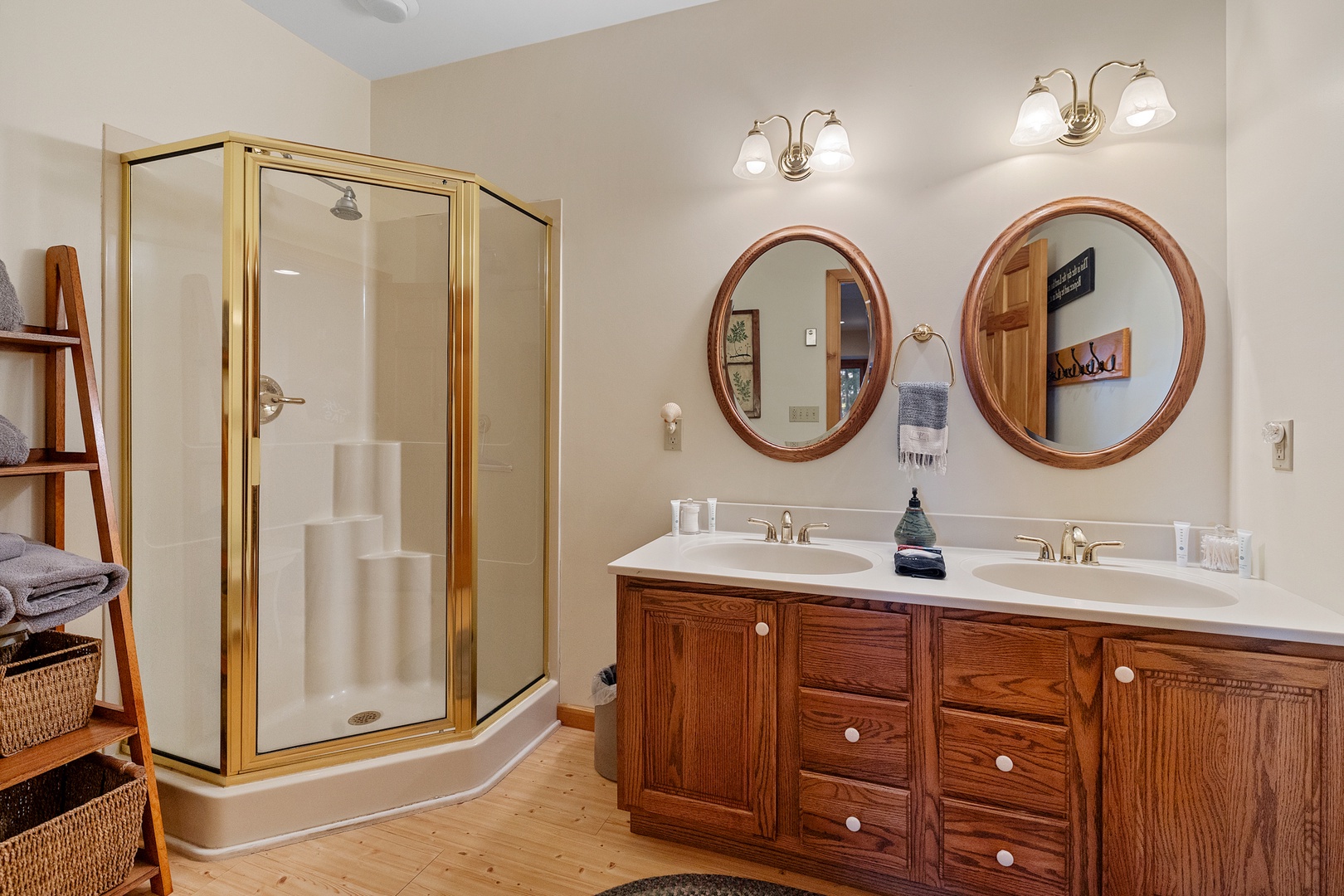 Make your group stay more convenient with this bathroom’s amenities.
