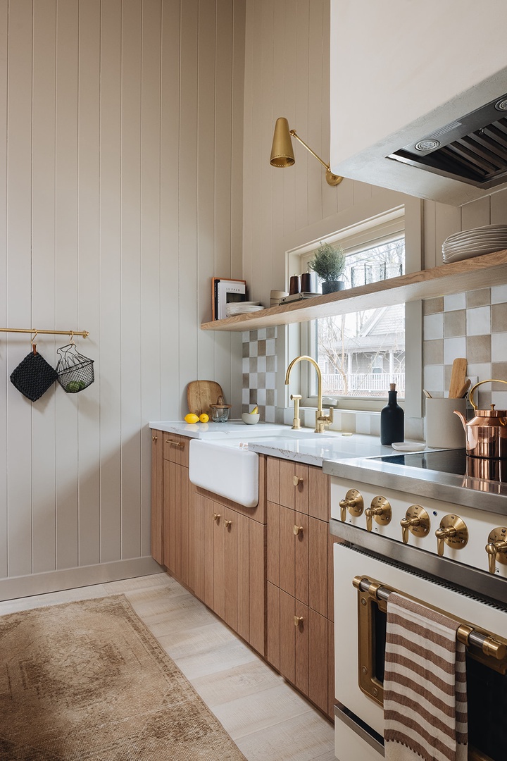 We say Ooh-la-la to everything about this kitchen's details, decor and fixtures.