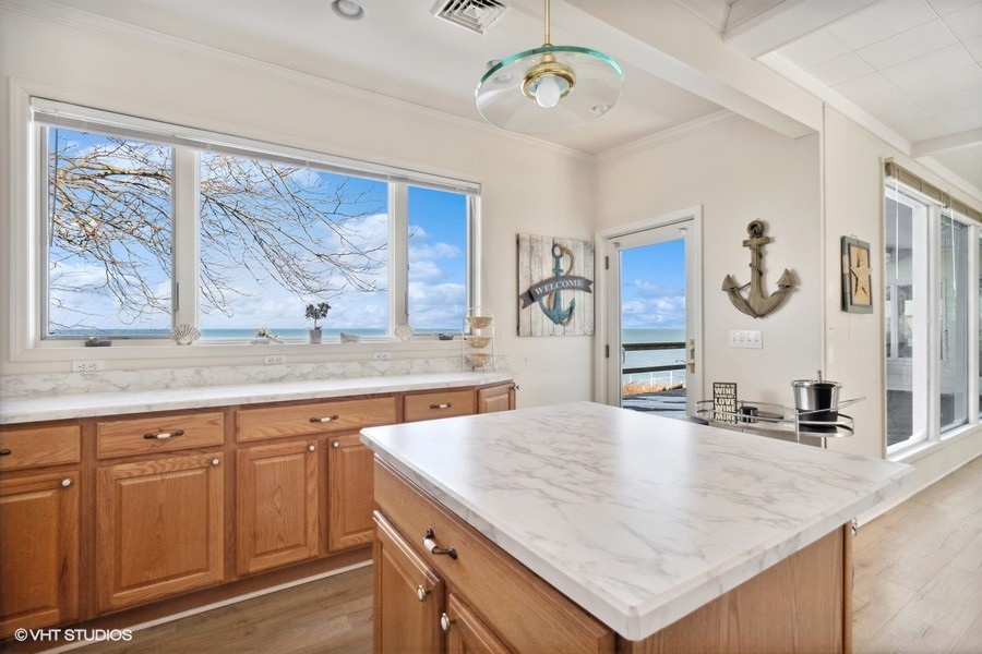 The perfect spot to whip up a quick breakfast while still enjoying the views of the lake.