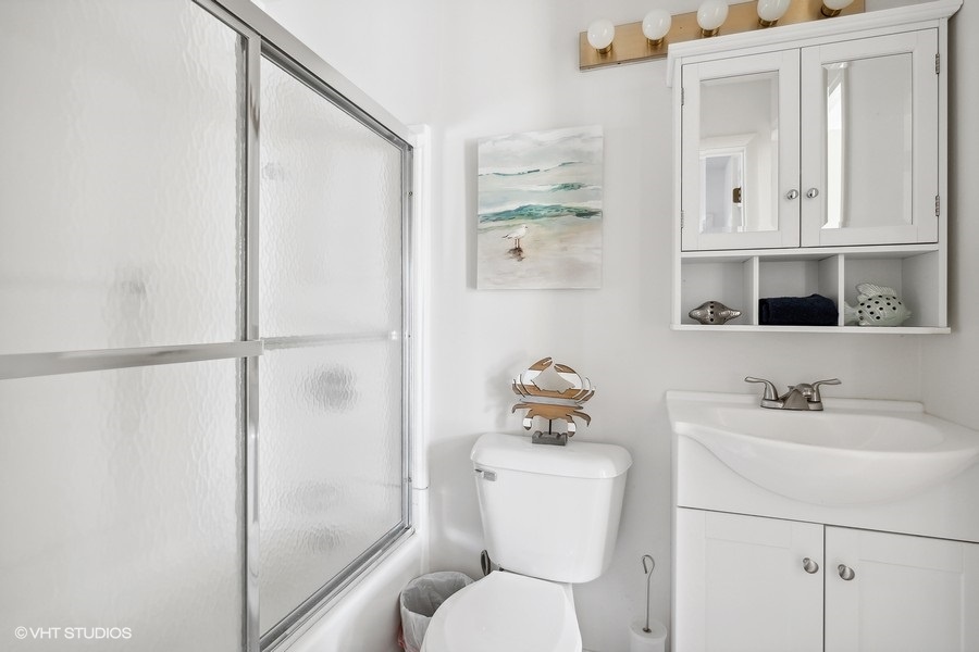 Multiple bathrooms makes hosting large groups a breeze at Sunset Dream.