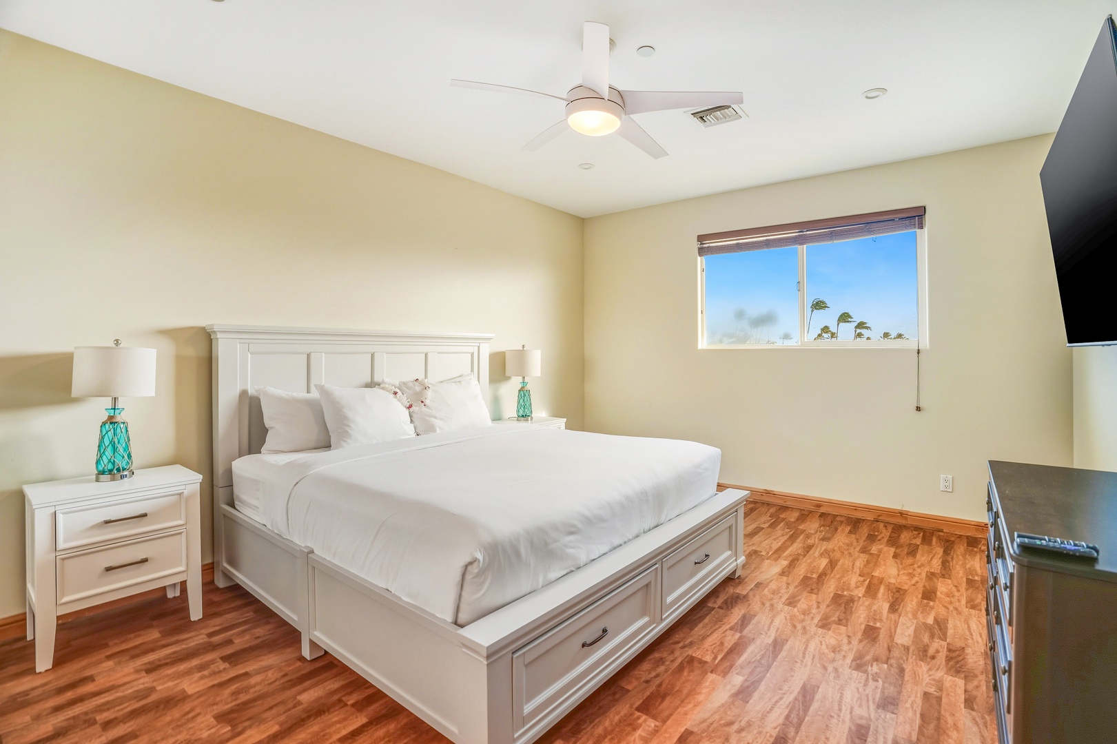 Upstairs Master King Bed with Ocean Views