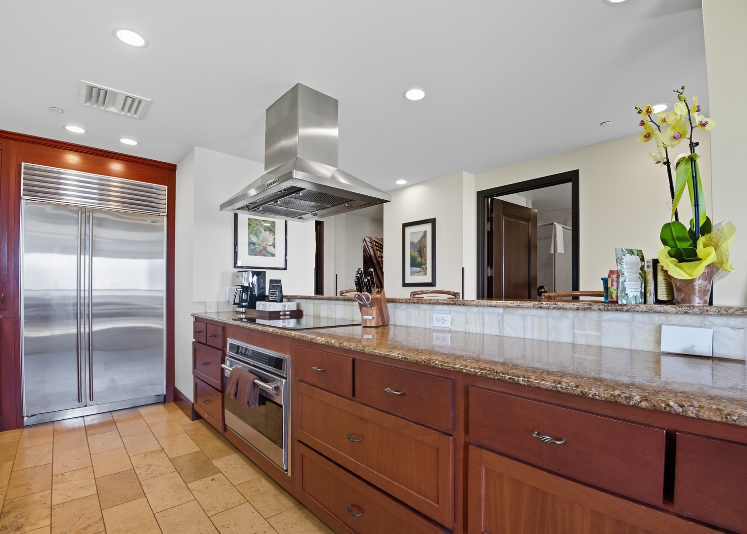 Everything but the groceries – This gourmet kitchen has everything you need to whip up island-inspired meals