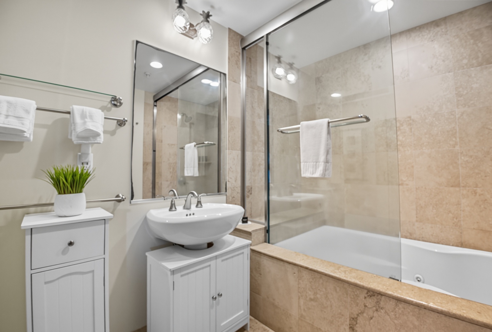 End your beach day right – Spa-style bathrooms designed for total relaxation