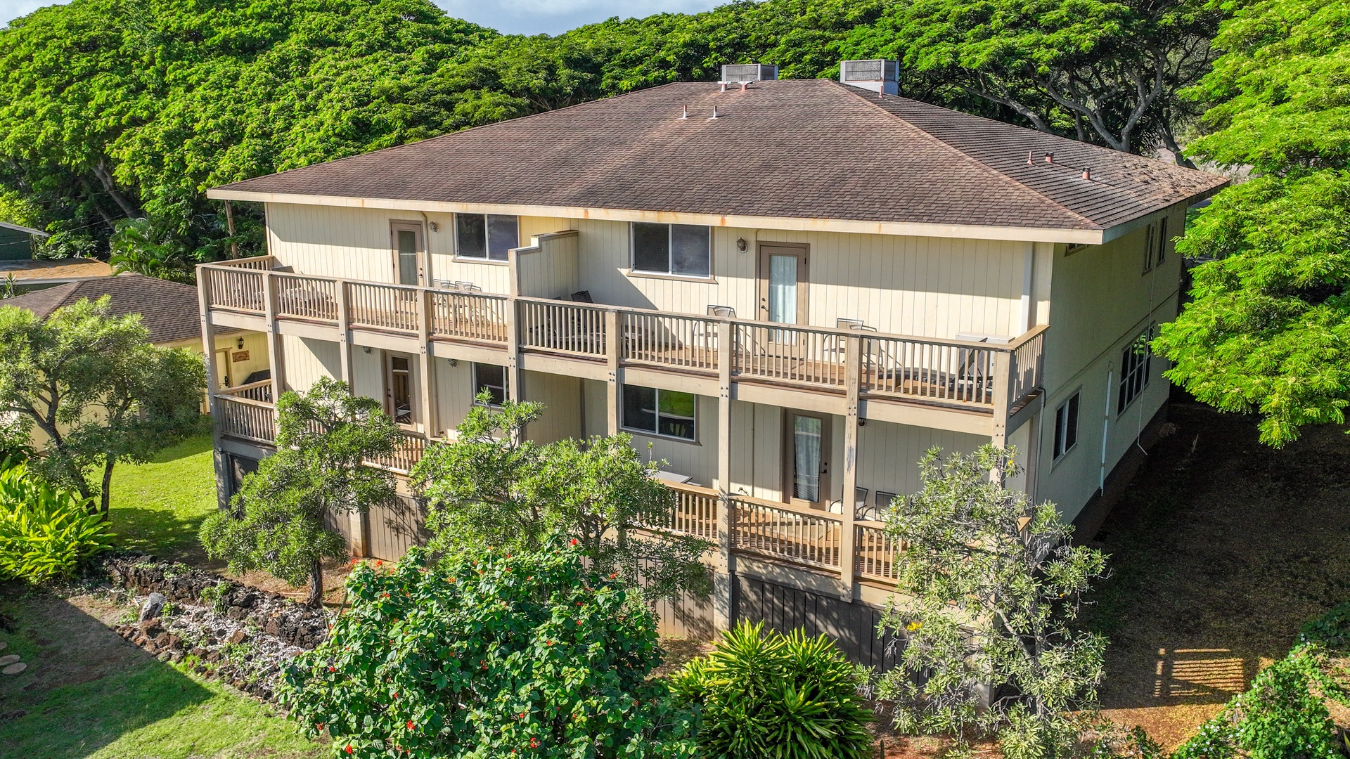 Pane Makai Dolphin Suite 1/2 of Property