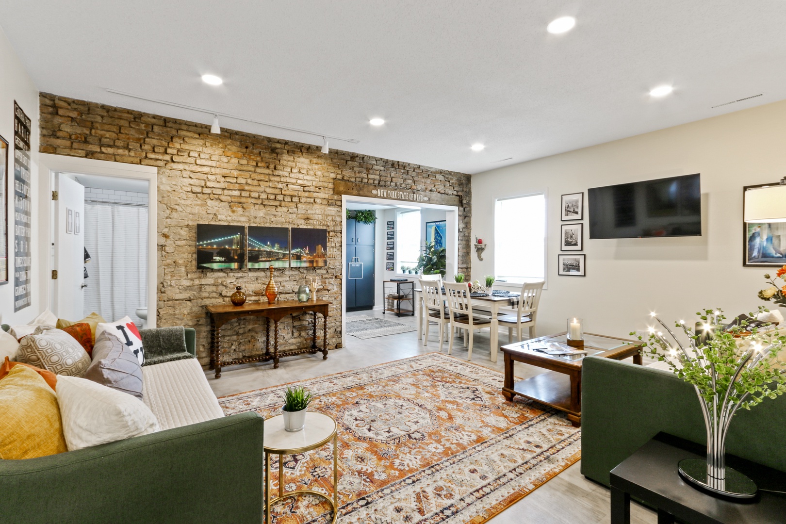 Downtown Lake Geneva- New York Suite