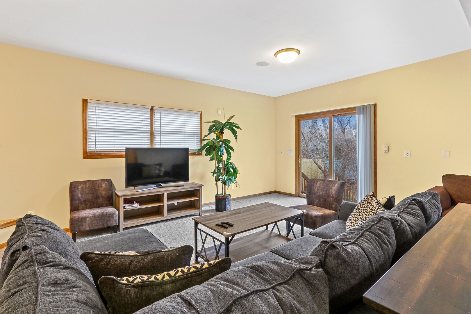 Twin Lakes Dog Friendly Retreat!