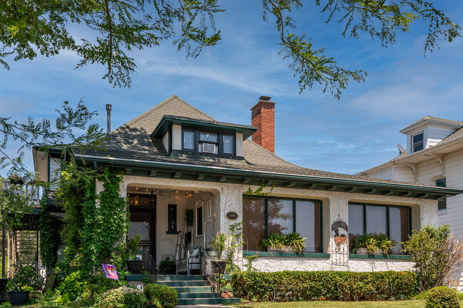 Downtown Geneva Street Bungalow- Upper