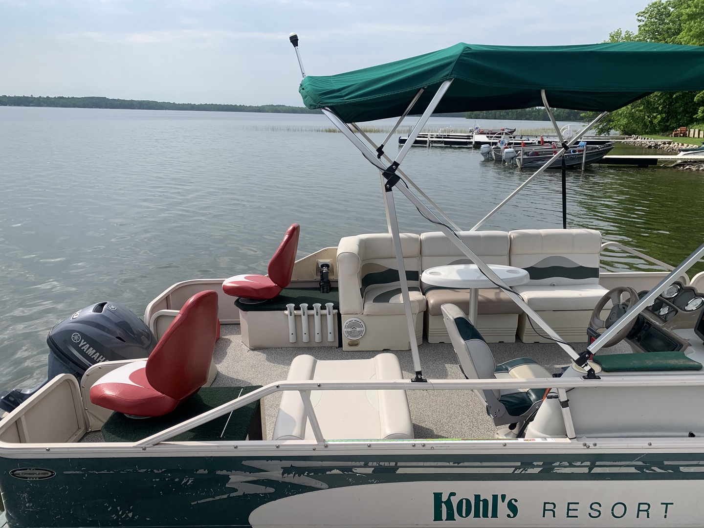 The property offers access to a private pontoon boat, perfect for leisurely lake cruises and waterfront exploration during your stay.