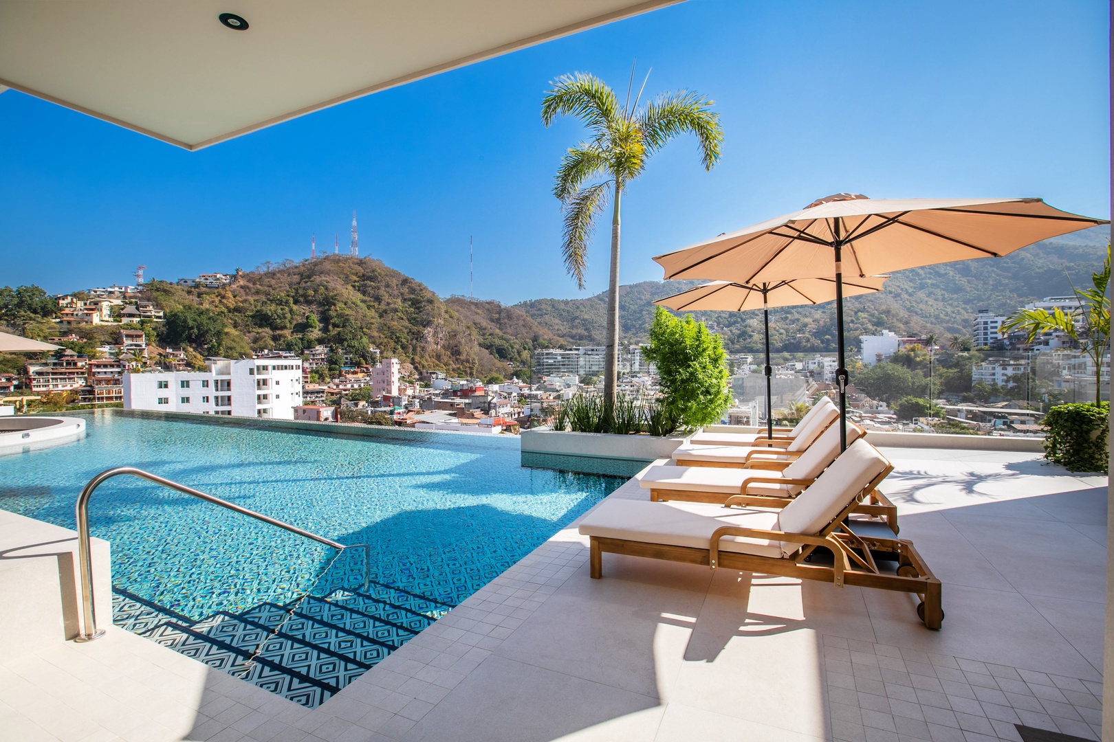 Artful 1BR in Romantic Zone, Pool, Bar and Hot Tub