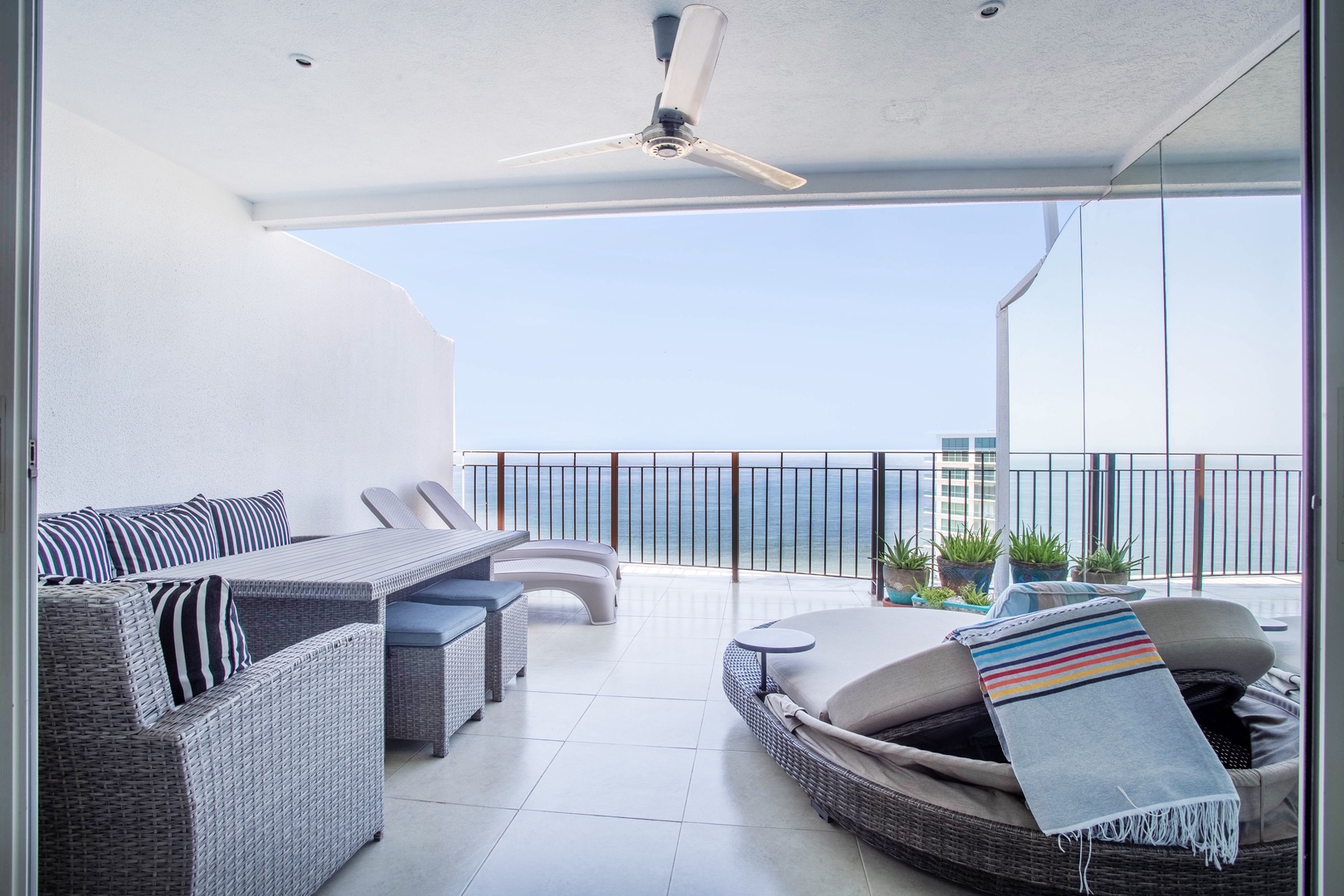 “OgoVallarta” 2 Bedroom Beachfront with Double Balcony, Office, BBQ