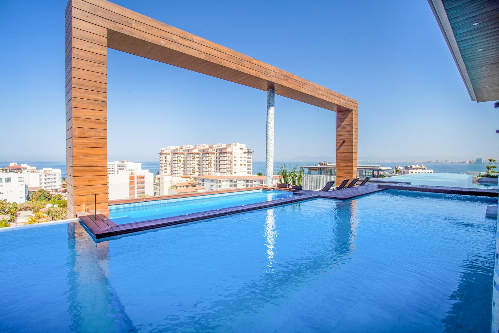 Rooftop Pool + Gym | Romantic Zone Gem