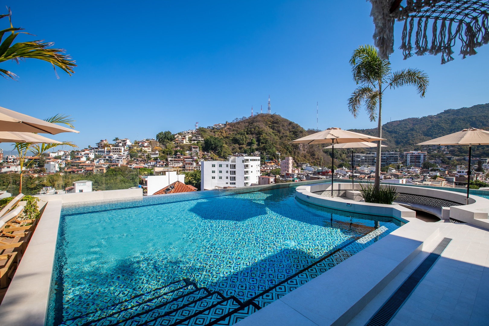 Romantic Zone Retreat w/ Rooftop Pool + Epic Views