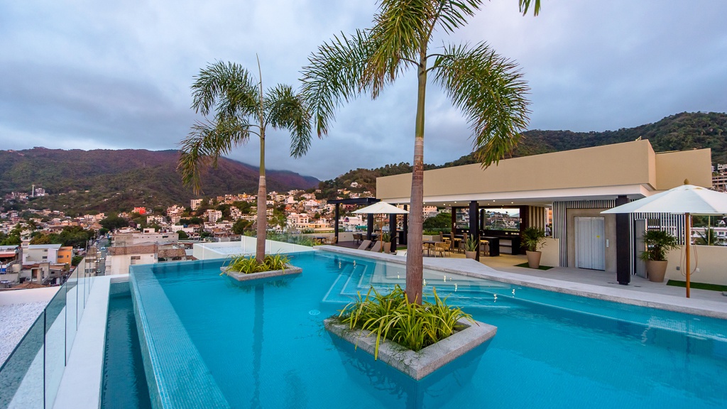 Pool, Gym & Balcony | Perfect Romantic Zone Stay