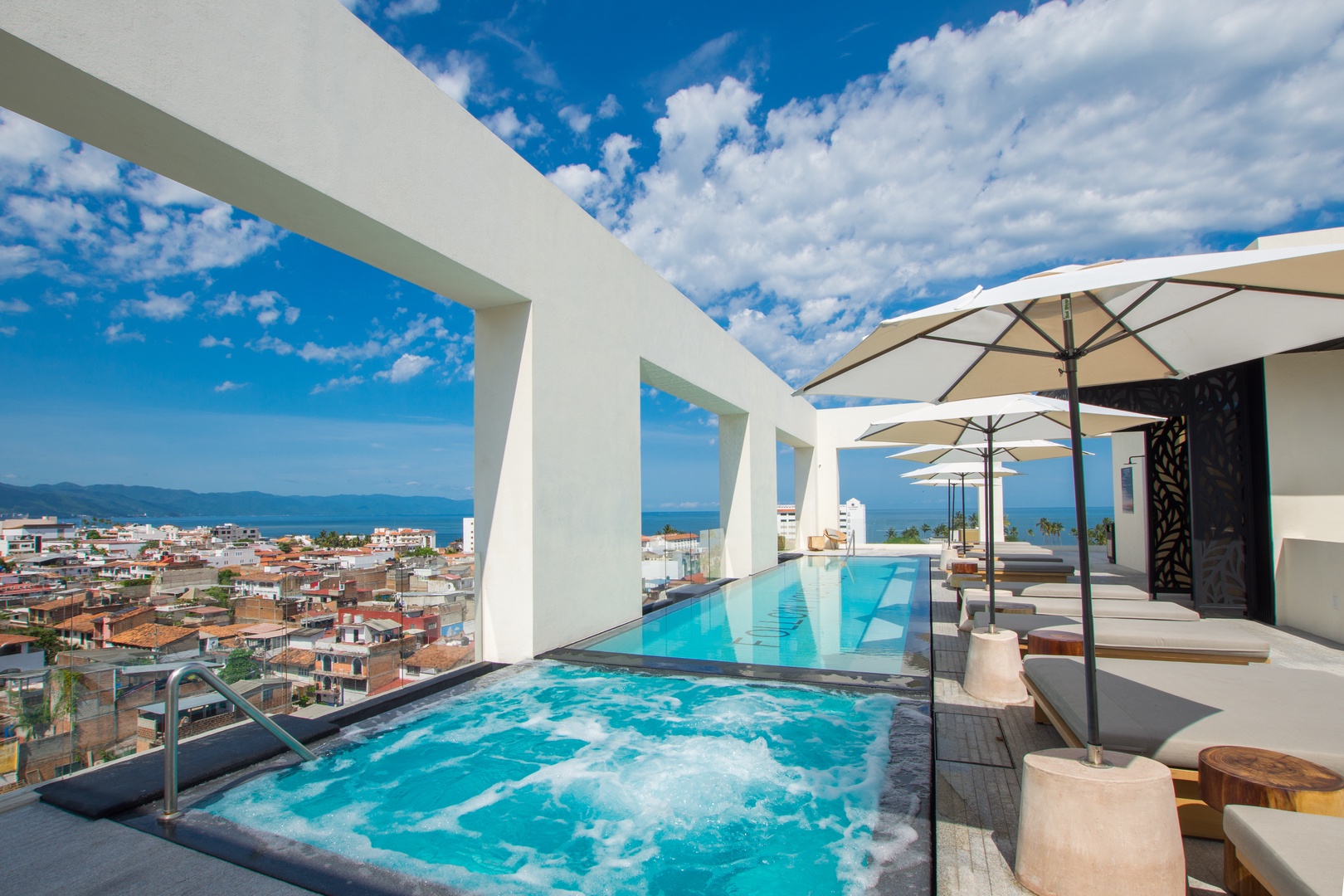 Modern 2BR Near Beach & Boardwalk | Gym & BBQ