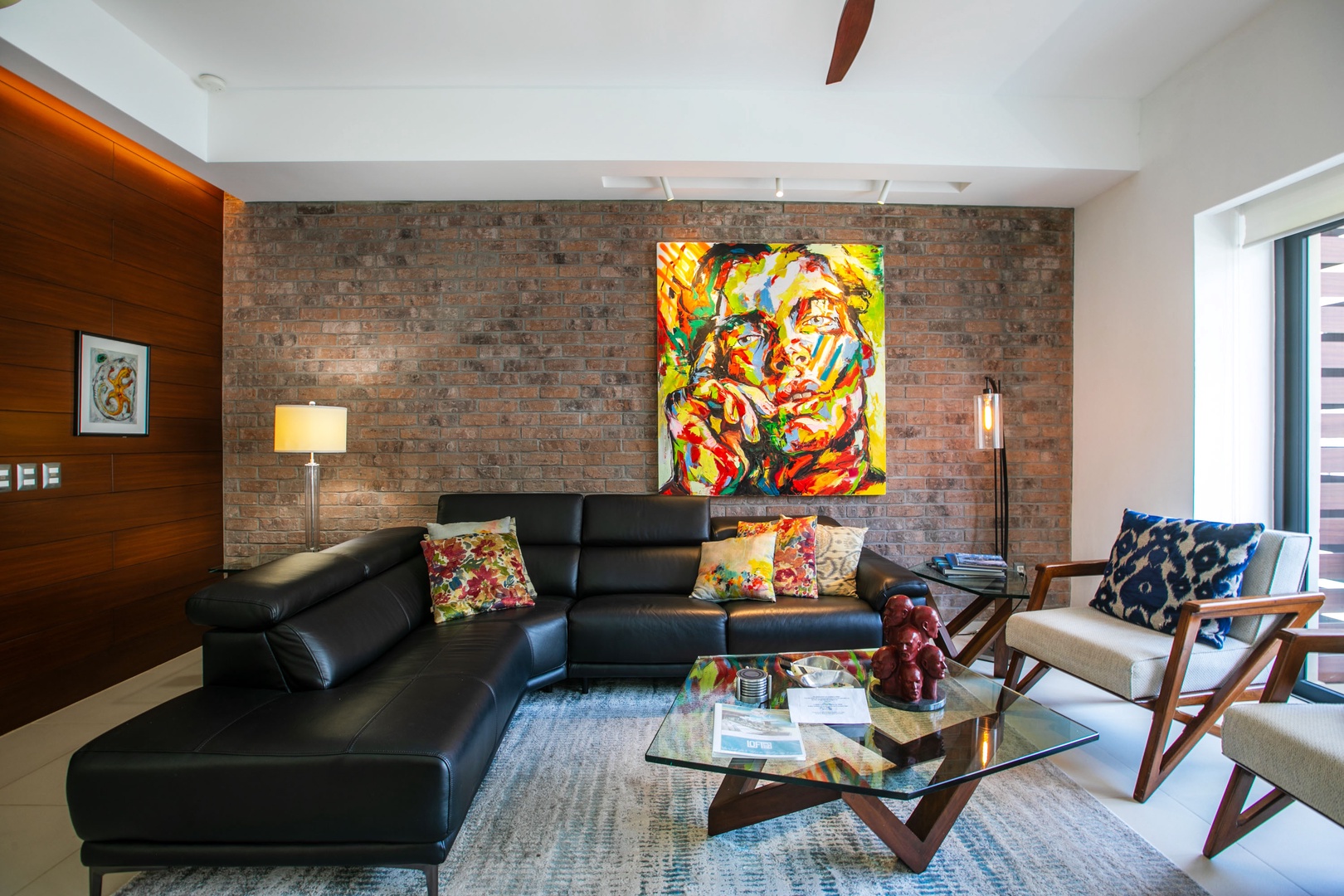 2BR with Workspace, Rooftop Pool, Gym and Bar