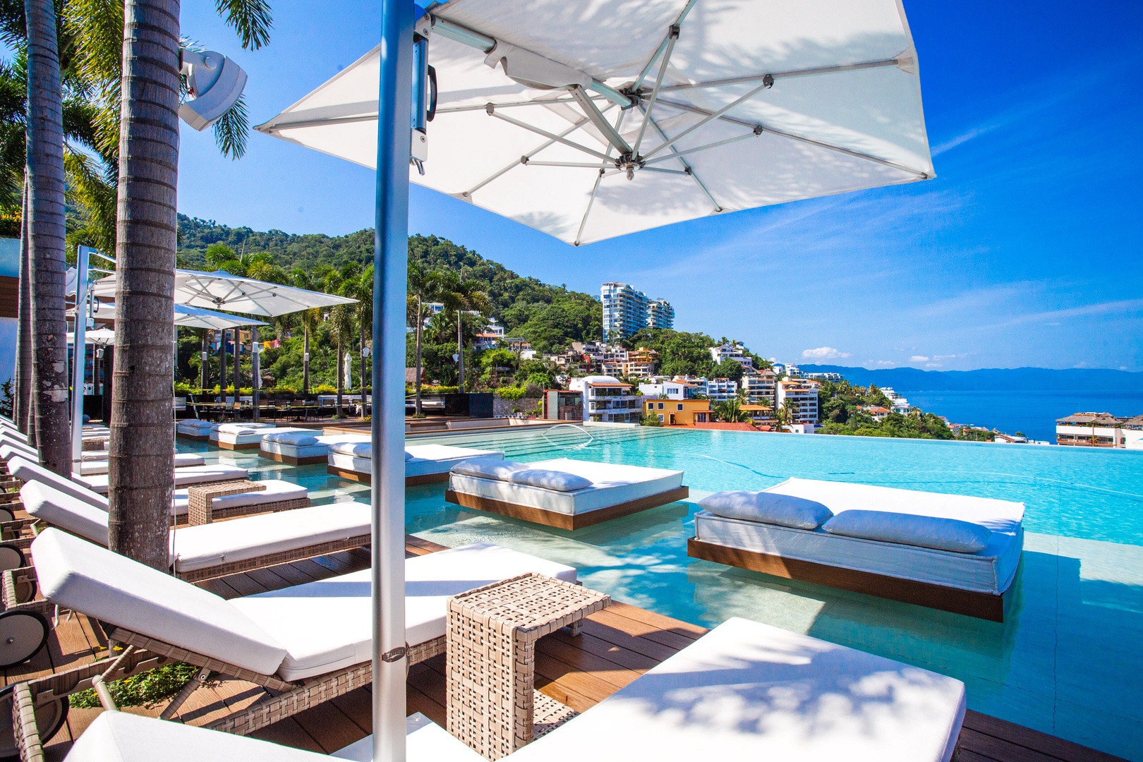 Iconic Rooftop, Bar and Gym, Luxe 2 BR at Soho PV