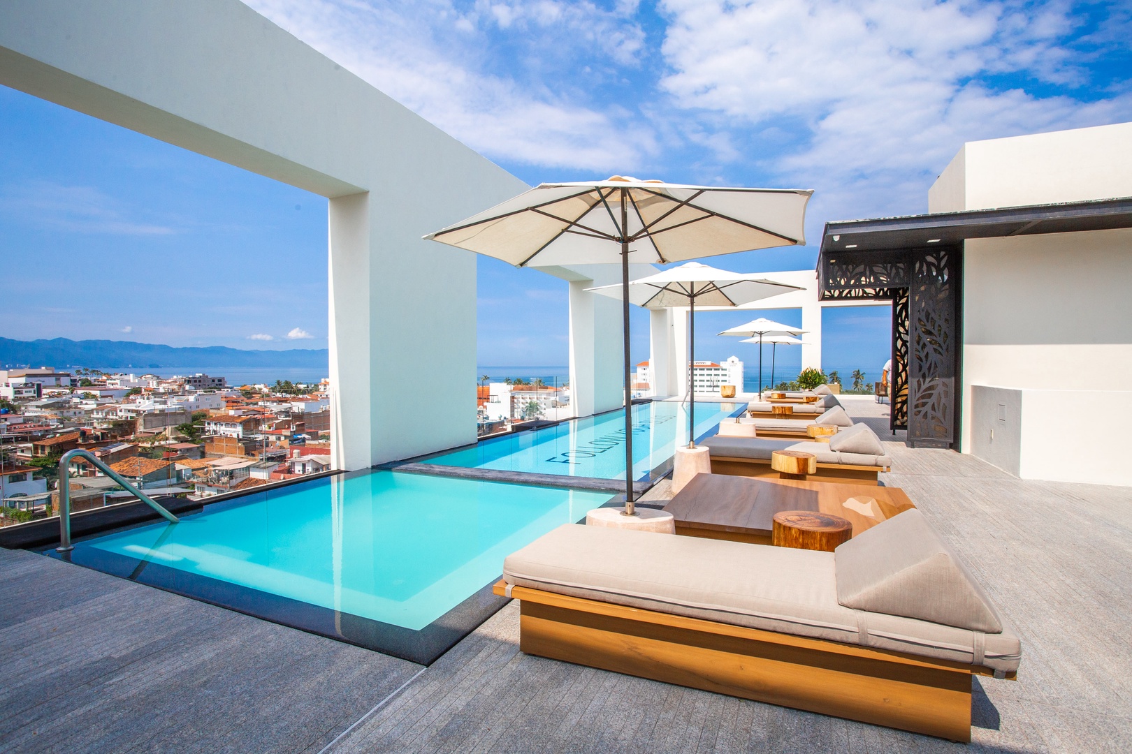 Modern 1BR + 2BA + Den | Gym & Secure Parking