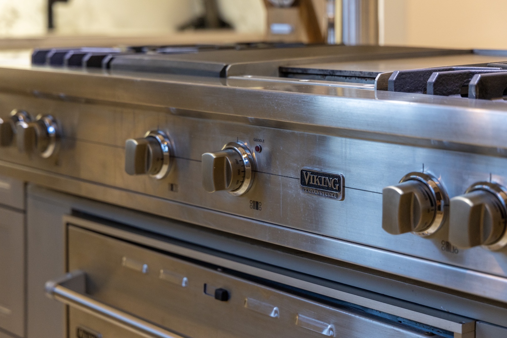 Enjoy your favorite home-cooked meals using professional-grade Viking appliances, complete with spacious oven and gas burners ready for all your culinary creations.