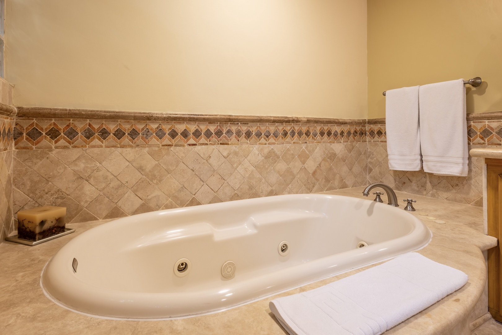Slip into your private jetted tub and let the warm water and massaging jets melt away your stress. Plush towels and elegant tilework set the tone for relaxation.