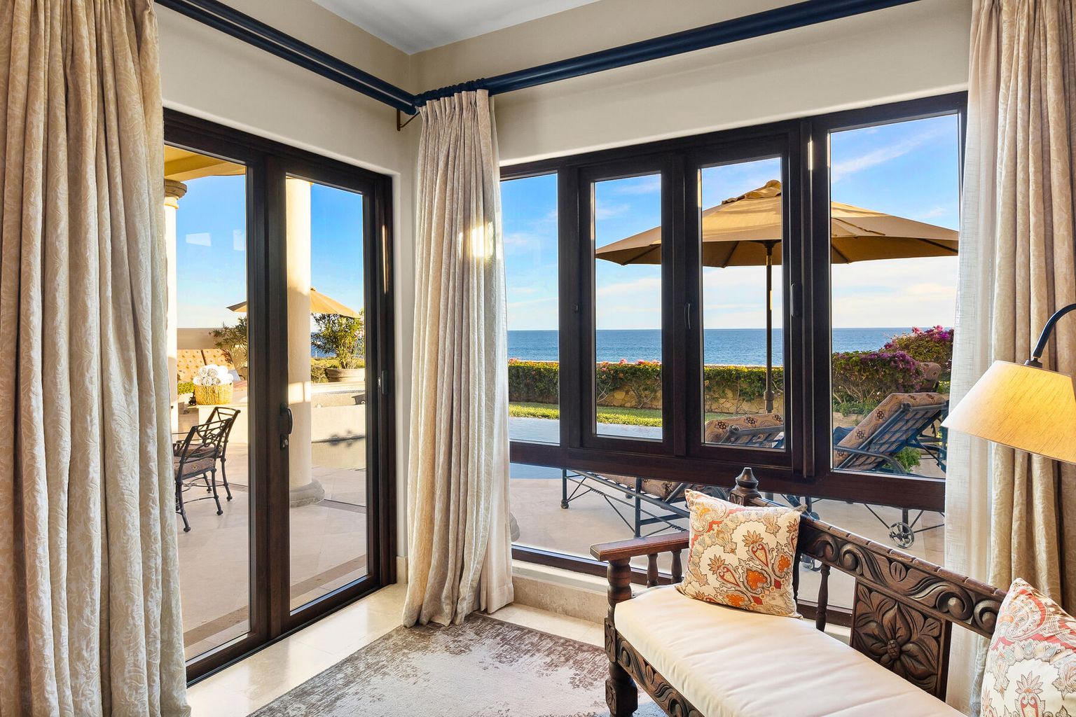 Settle into your private reading nook and let the ocean waves become your soundtrack. Soft natural light pours through expansive windows, framing endless sea views that stretch to the horizon.