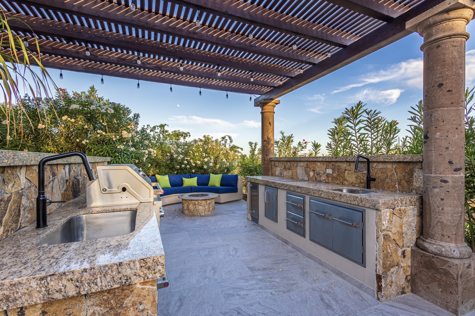 Step out to your private rooftop terrace where warm evenings come alive under ambient lighting. Sink into plush seating by the fire pit, prepare fresh meals in your outdoor kitchen, and unwind in the hot tub as the sky glows above.