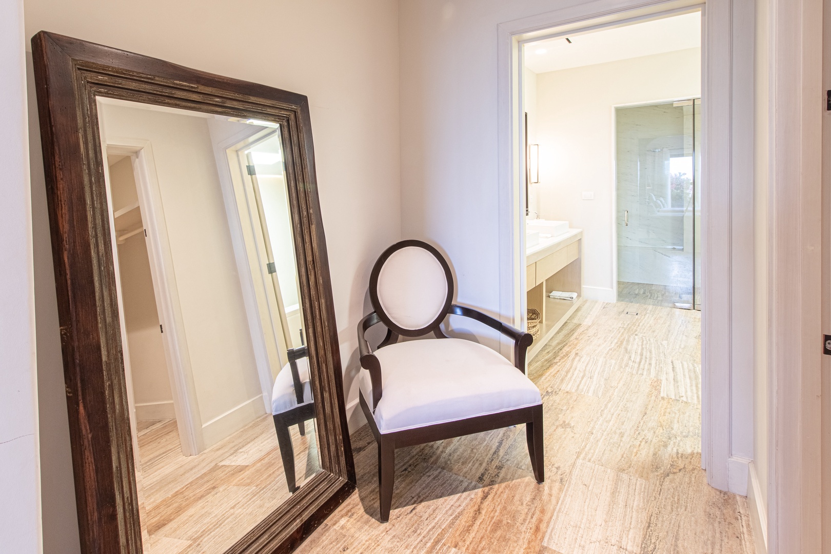 Picture yourself unwinding after a day of adventure in this elegantly appointed space. The statement mirror and plush seating create the perfect spot to prep for your next outing.