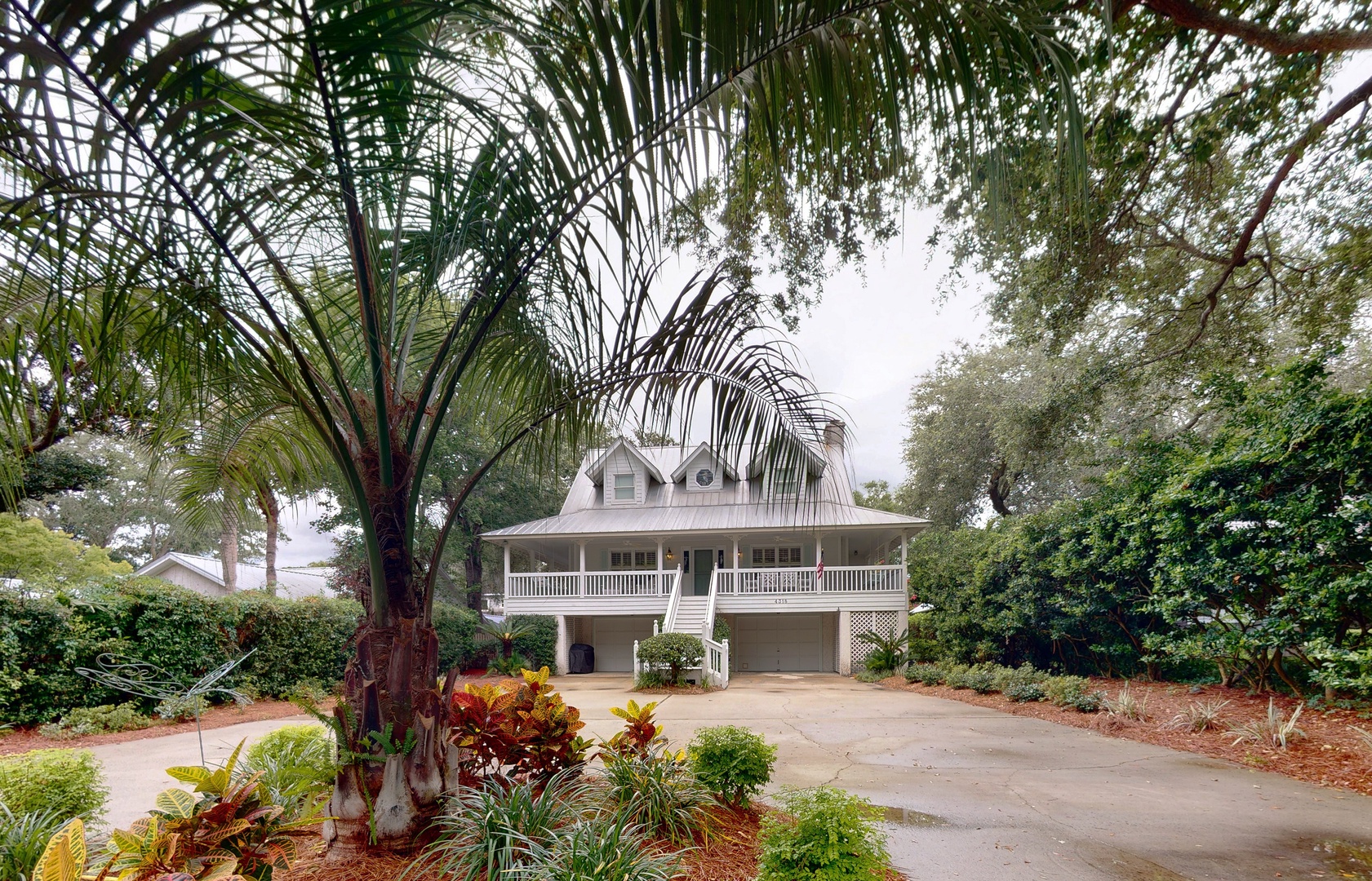 Pelican's Porch - 4318 8th Street