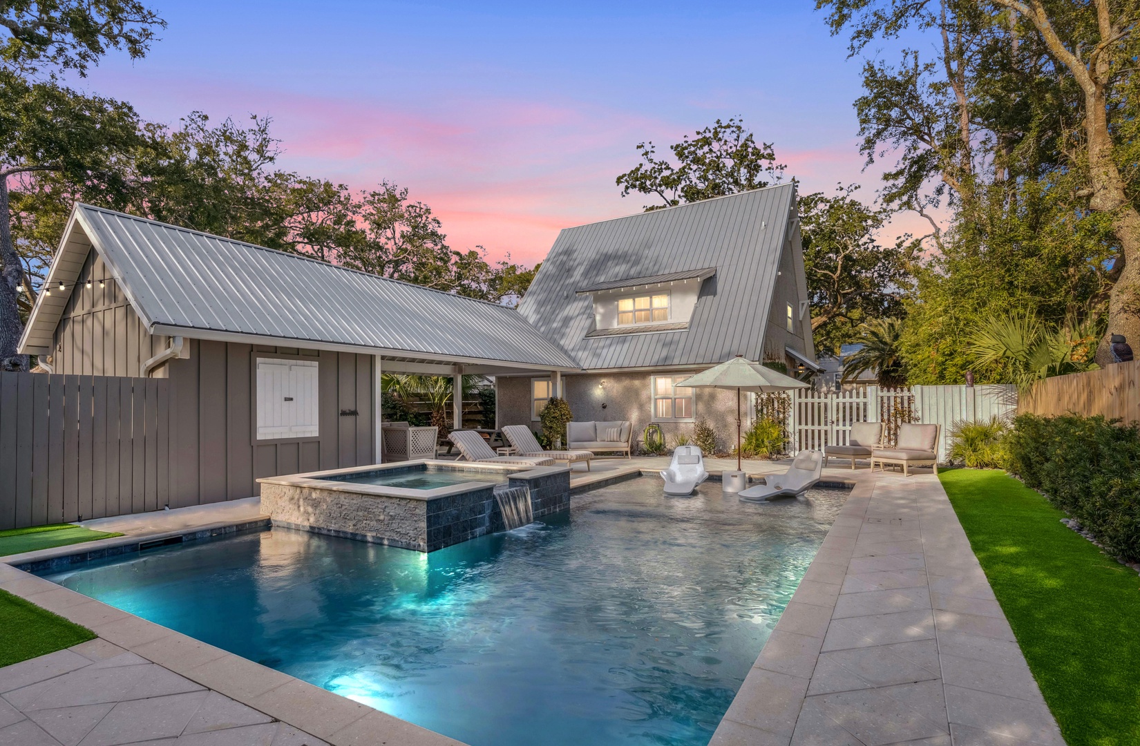 Tabbystone Cottage - 4323 14th Street