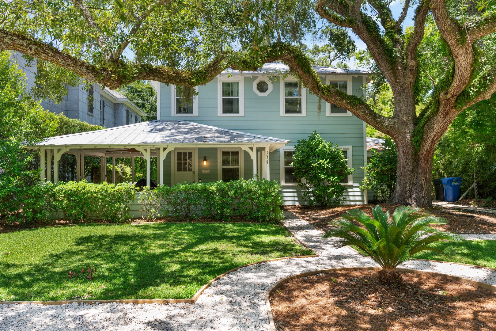 The Porchside Cottage - 1725 Bruce Drive