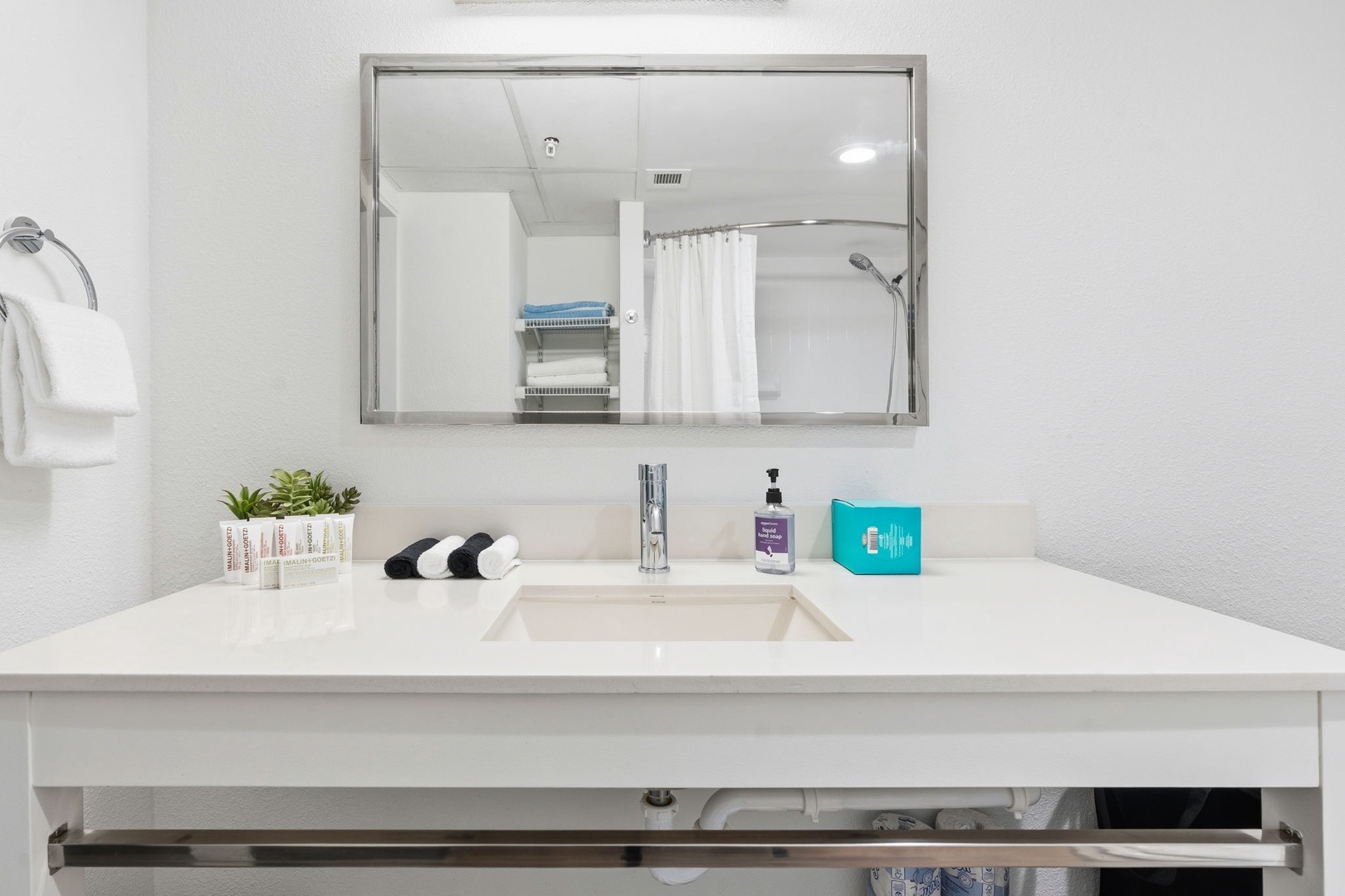 060-2828 Southwest Fwy-Houston Unit 419 10-25