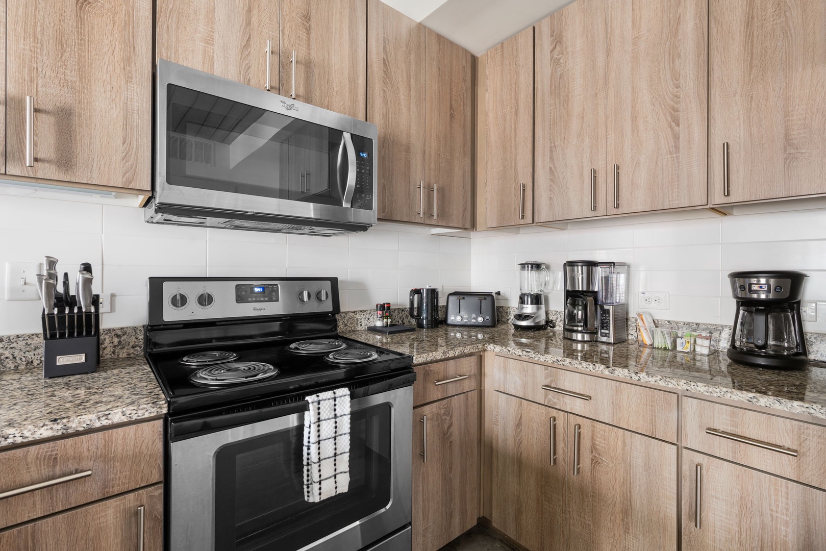 036-3550 Main-Houston-6127 0825