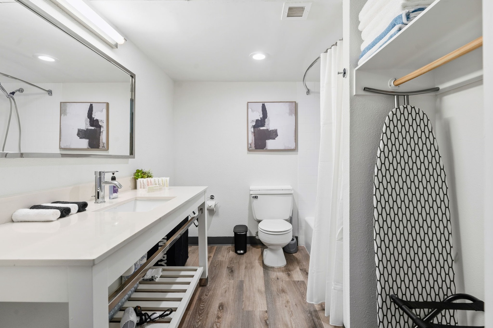 039-2828 Southwest Fwy-Houston Unit 411 10-25