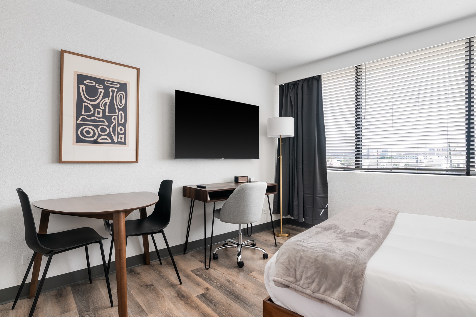 067-2828 Southwest Fwy-Houston Unit 420 10-25