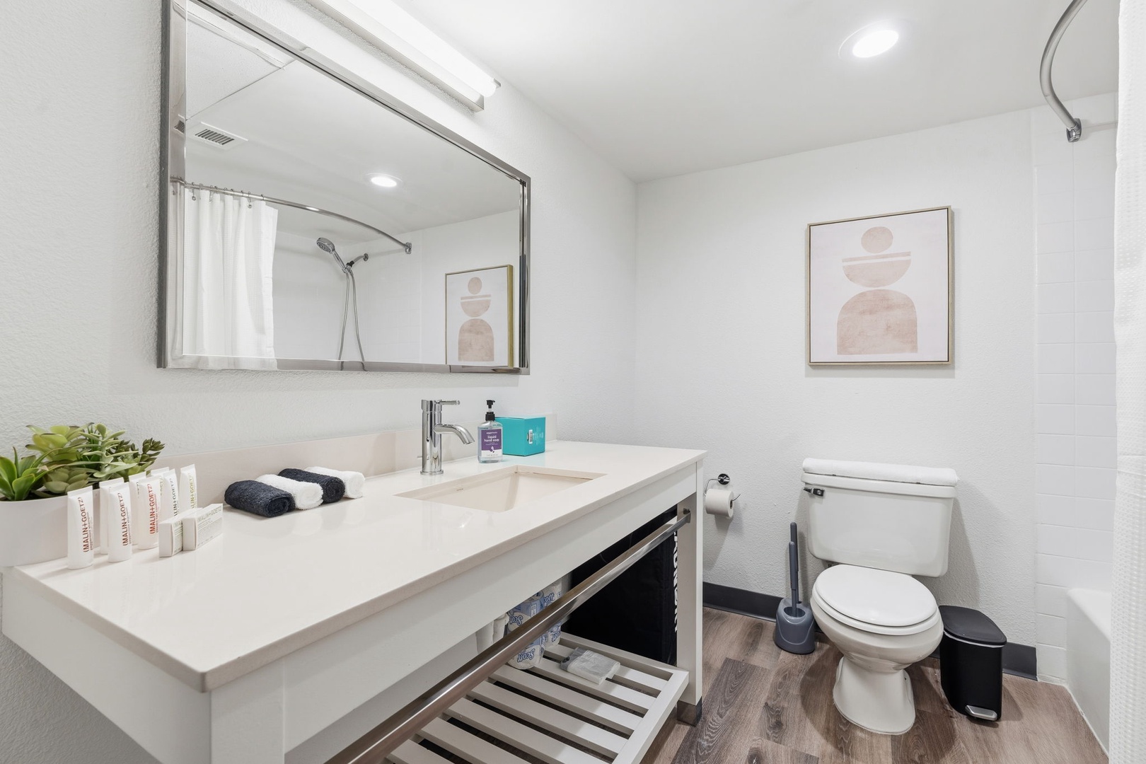 058-2828 Southwest Fwy-Houston Unit 419 10-25