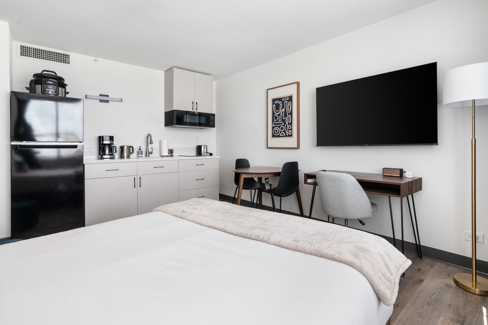 066-2828 Southwest Fwy-Houston Unit 420 10-25