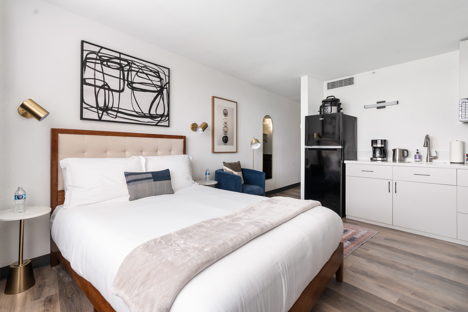 074-2828 Southwest Fwy-Houston Unit 420 10-25