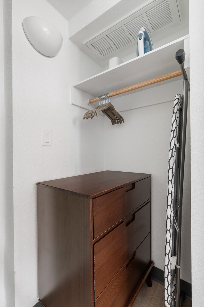 082-2828 Southwest Fwy-Houston Unit 420 10-25