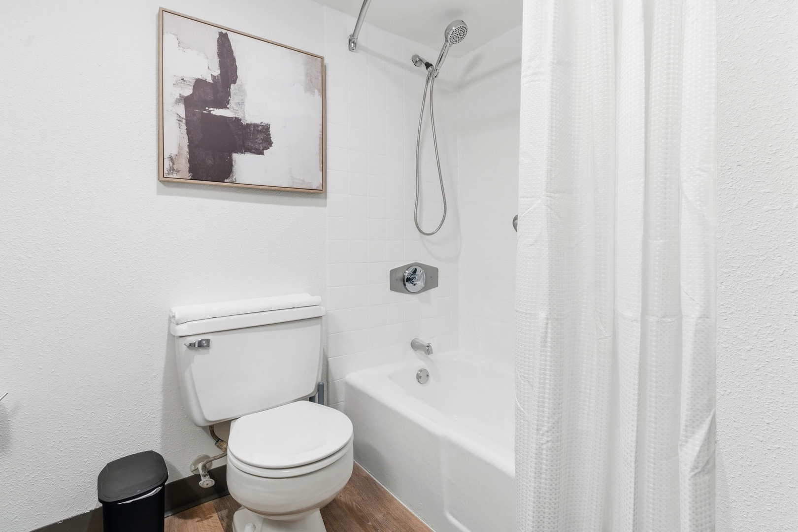 042-2828 Southwest Fwy-Houston Unit 411 10-25